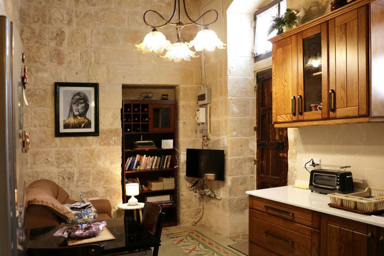 5 Minute Walk From Malta Airport Vila Gudja Exterior foto