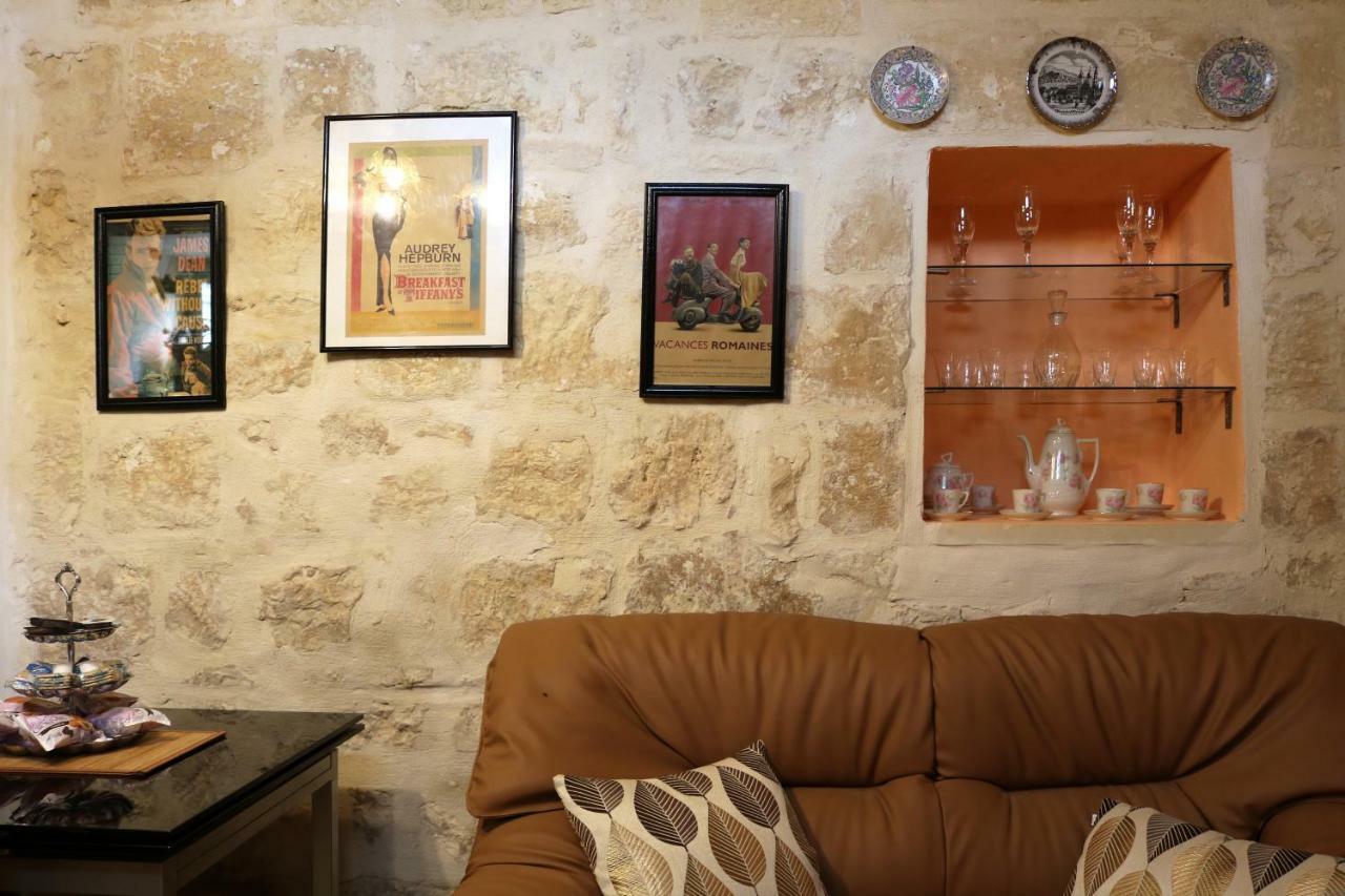 5 Minute Walk From Malta Airport Vila Gudja Exterior foto