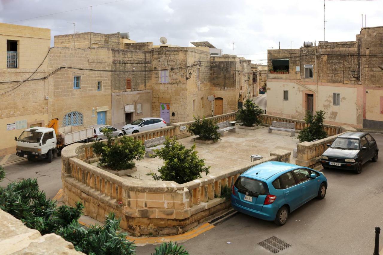 5 Minute Walk From Malta Airport Vila Gudja Exterior foto